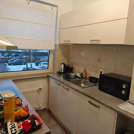 Lägenhet Iam Neu Modernisiert 80 Qm Balkon, Kueche, Badezimmer 5 Betten *