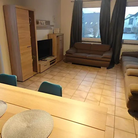 Lägenhet Iam Neu Modernisiert 80 Qm Balkon, Kueche, Badezimmer 5 Betten