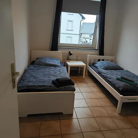 Lägenhet Iam Neu Modernisiert 80 Qm Balkon, Kueche, Badezimmer 5 Betten
