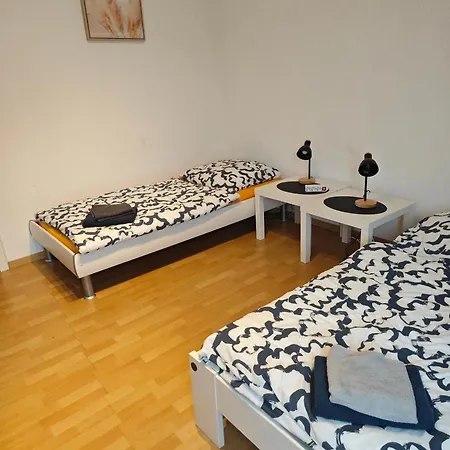 Iam Neu Modernisiert 80 Qm Balkon, Kueche, Badezimmer 5 Betten Lägenhet *