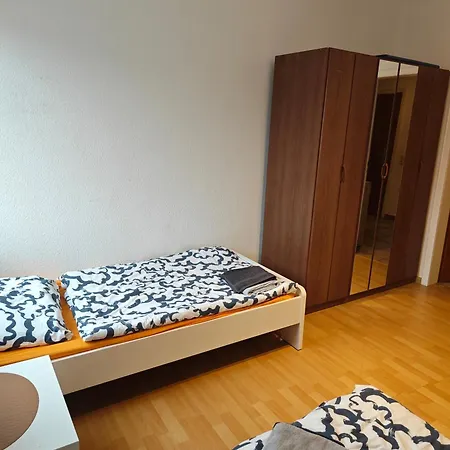 Lägenhet Iam Neu Modernisiert 80 Qm Balkon, Kueche, Badezimmer 5 Betten *