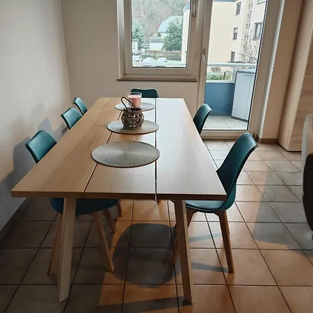 Lägenhet Iam Neu Modernisiert 80 Qm Balkon, Kueche, Badezimmer 5 Betten *