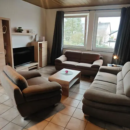 Lägenhet Iam Neu Modernisiert 80 Qm Balkon, Kueche, Badezimmer 5 Betten