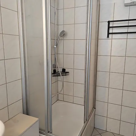 Lägenhet Iam Neu Modernisiert 80 Qm Balkon, Kueche, Badezimmer 5 Betten
